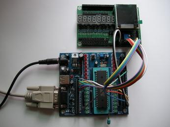 將KC-101最小系統(tǒng)板與KC-102顯示模塊用杜邦線進行連接