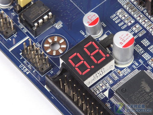 支持無(wú)線WiFi悍馬全固熱管890GX賞析