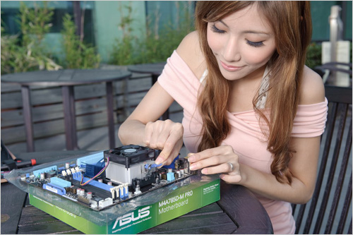 開核大作戰(zhàn) 美女手把手教你如何裝機(jī)