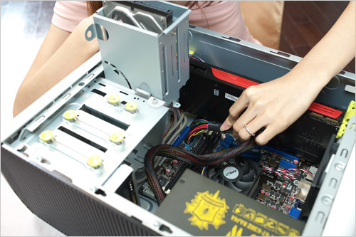 開核大作戰(zhàn) 美女手把手教你如何裝機(jī)