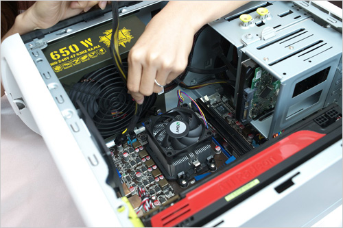 開核大作戰(zhàn) 美女手把手教你如何裝機(jī)