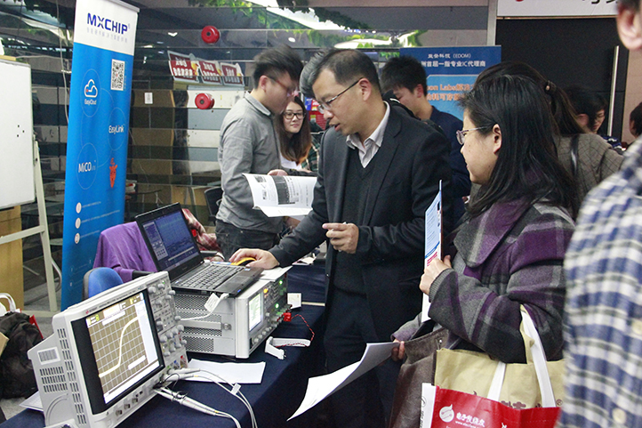 是德科技展位熱鬧非凡。