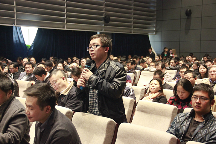 物聯網大會上觀眾提問環(huán)節(jié)。