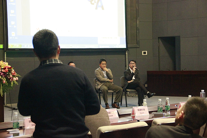 嘉賓們與觀眾展開思維的碰撞。