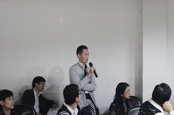 觀眾與演講嘉賓展開了激烈的討論。