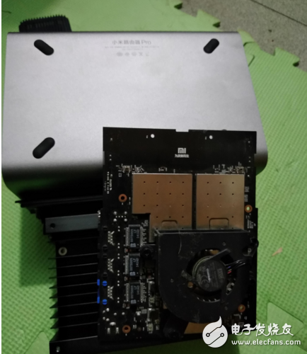 小米路由器Pro發(fā)布，現(xiàn)在來看看真機(jī)圖和拆解圖