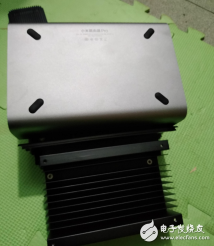 小米路由器Pro發(fā)布，現(xiàn)在來看看真機(jī)圖和拆解圖