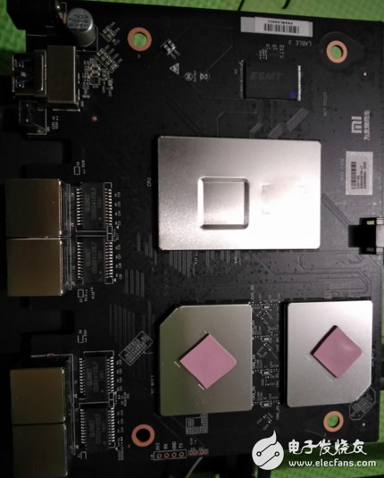 小米路由器Pro發(fā)布，現(xiàn)在來看看真機(jī)圖和拆解圖