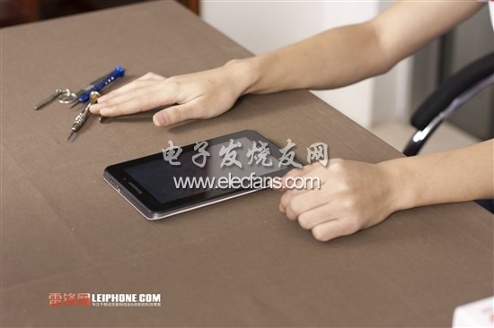 第一步當然是要先瞟一眼了，因為接下來拆成啥樣，還不知道呢。