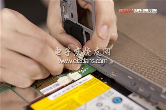 第一步當然是要先瞟一眼了，因為接下來拆成啥樣，還不知道呢。