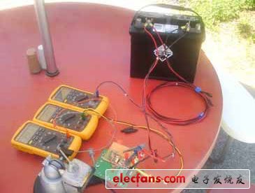 圖 2:最初的太陽(yáng)能充電電路樣機(jī)，采用 12V 海上用深周期電池