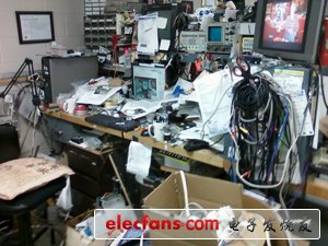 大概還有5平方英寸的空間夠放我的鼠標(biāo)了。