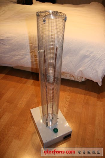 　　還有一些有意思的東西，四足機器人和法拉第籠的上角。