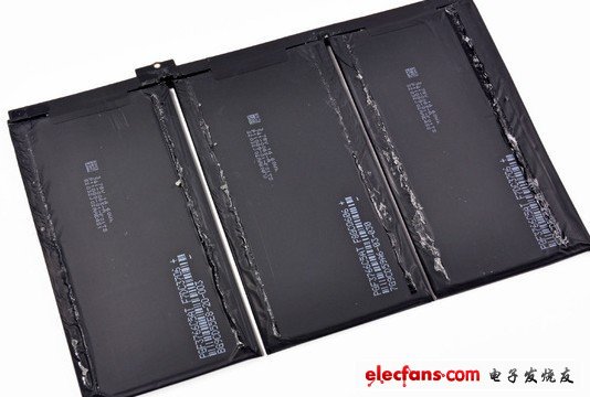 電池各組成部分標(biāo)有3.78伏電池、14.6瓦時(shí)規(guī)格。上面也有一些條形碼