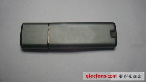 　　此U盤制作目的是量產(chǎn)成CDROM來做系統(tǒng)用，提醒一句，SMI方案的兼容性比較理想！