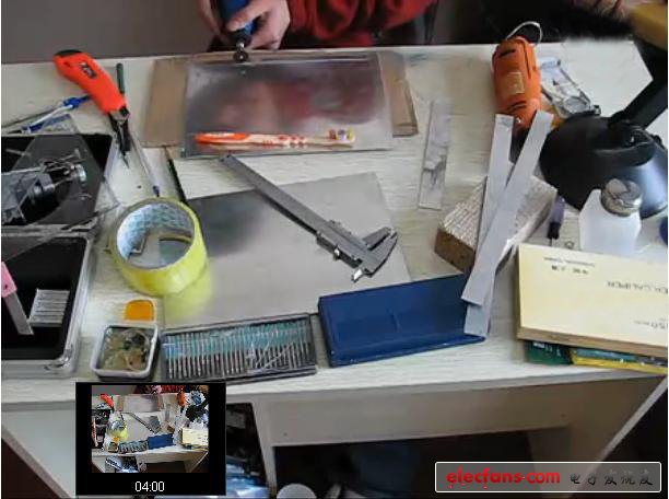 正在打磨邊框，牙刷，小刀，膠布，平民專業(yè)工具，哈哈