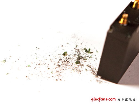 被電鉆弄得一地雞毛。。