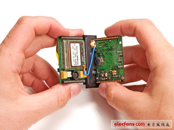 可以看到，兩塊電路板是可以分開(kāi)的，據(jù)猜測(cè)，應(yīng)該考慮到檢測(cè)電路的便利性而設(shè)計(jì)的。