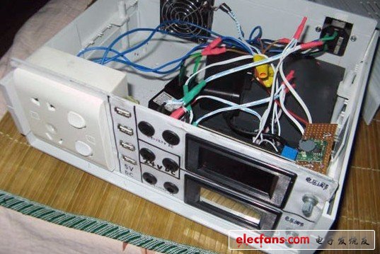 最后一次看內部壯觀的接線。準備合上蓋子