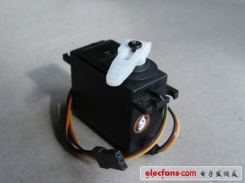 一個標(biāo)準(zhǔn)的伺服電機(jī)