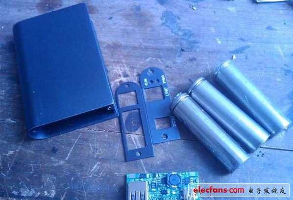 　　拆掉一個(gè)USB的貓，為了那個(gè)外殼（鋁合金材質(zhì)）