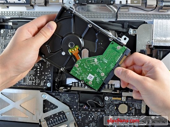 Z68搶先登陸 蘋(píng)果新iMac拆解