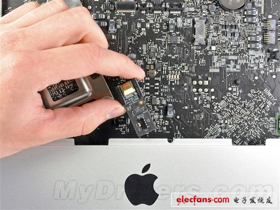 Z68搶先登陸 蘋(píng)果新iMac拆解