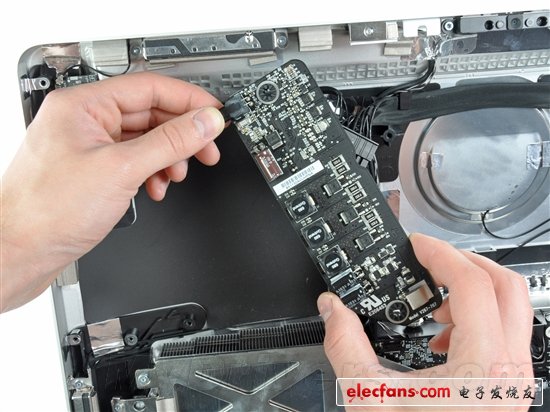 Z68搶先登陸 蘋(píng)果新iMac拆解