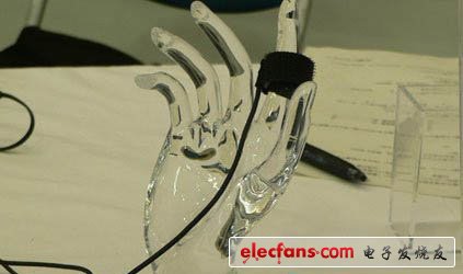 不用壓迫帶即可測(cè)量血壓的醫(yī)用傳感器