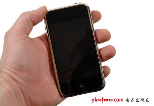 以上是手機(jī)的正面圖。該手機(jī)出廠的時(shí)候是未充滿電的。這個(gè)大屏幕是由德國(guó)Balda生產(chǎn)的