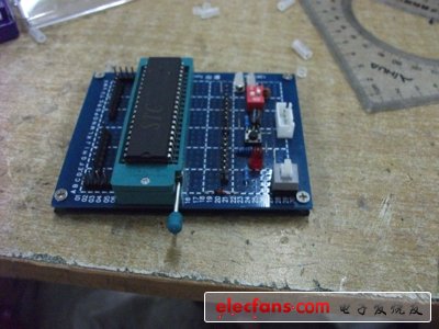 自己做了個(gè)單片機(jī)最小系統(tǒng)