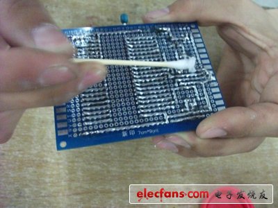 自己做了個單片機最小系統(tǒng)