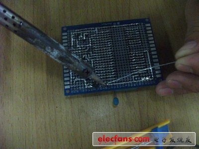 自己做了個單片機最小系統(tǒng)