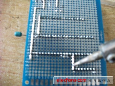 自己做了個(gè)單片機(jī)最小系統(tǒng)