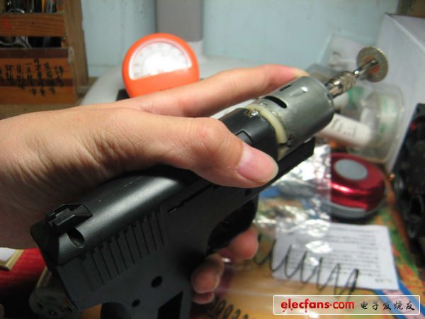 牛人打造的多功能手電鉆（動(dòng)手能力超強(qiáng)）