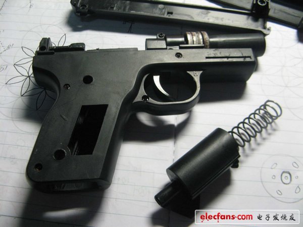 牛人打造的多功能手電鉆（動(dòng)手能力超強(qiáng)）