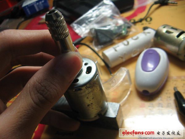 牛人打造的多功能手電鉆（動手能力超強）