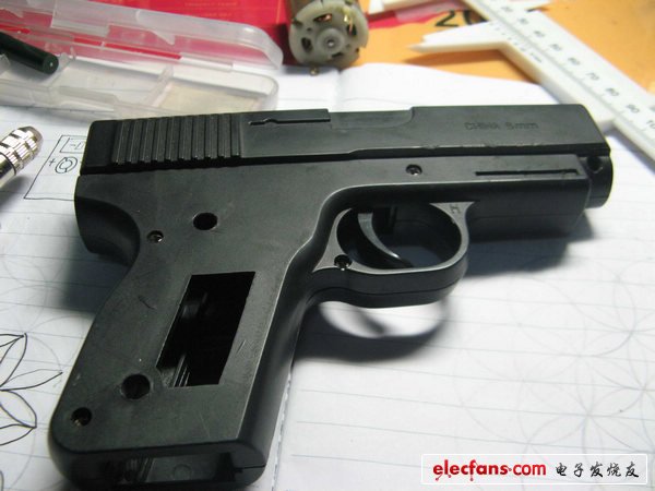 牛人打造的多功能手電鉆（動(dòng)手能力超強(qiáng)）