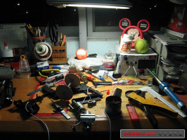 牛人打造的多功能手電鉆（動(dòng)手能力超強(qiáng)）