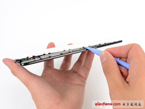 差距僅僅1mm！ iPad 9.4 mm ，而谷歌Nexus 7為10.4 mm 