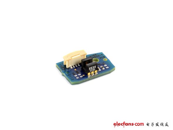 內(nèi)部頂蓋上我們發(fā)現(xiàn)了一塊由T6 Torx螺絲固定的小型子板。上面印有條形碼和E2230JG標(biāo)識。