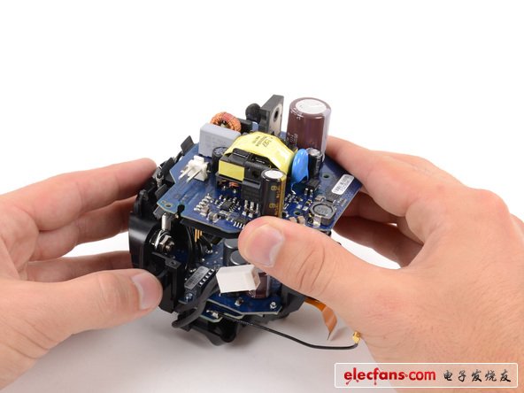 看上去這一坨就是Nexus Q真正的內部核心了。