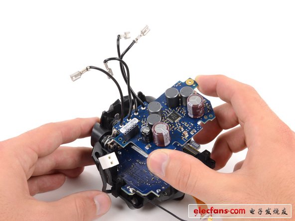 看上去這一坨就是Nexus Q真正的內部核心了。