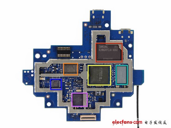 接下來就是重頭戲了-主板。通常說來，去掉主板需要花費一點功夫。但在Nexus Q中，只有一個散熱墊連接著設備內部的兩部分。