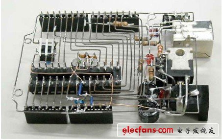 不用軟件設(shè)計、純手工打造的電路板，我想除了做教學(xué)模型外不會有任何實際意義，但還是想夸一句，這家伙是天才