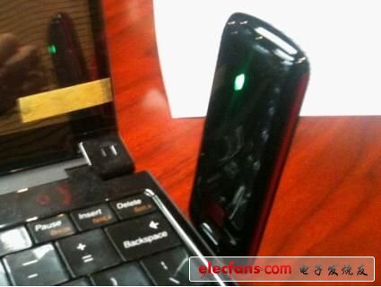  首款TD-LTE多模數據卡正面?zhèn)让? height=