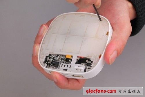 移動(dòng)電源不那么簡單 移動(dòng)電源拆解 