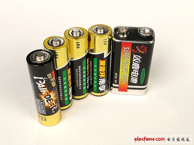 4節(jié)5號(hào)（AA）電池和1塊9V疊層電池