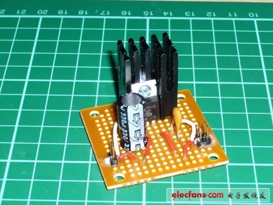 因?yàn)樾枰腋懔艘粋€(gè)線轉(zhuǎn)針的轉(zhuǎn)換器。最初我想用切掉的線芯把焊點(diǎn)連接起來(lái)