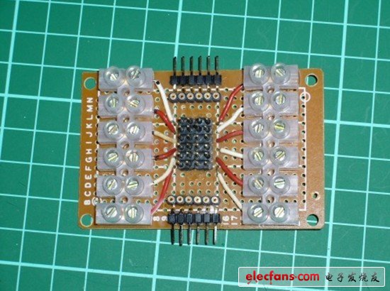 我還做了一個(gè)DIP轉(zhuǎn)陣腳的轉(zhuǎn)換器，這樣的話就可以在有需要的時(shí)候插入額外的IC